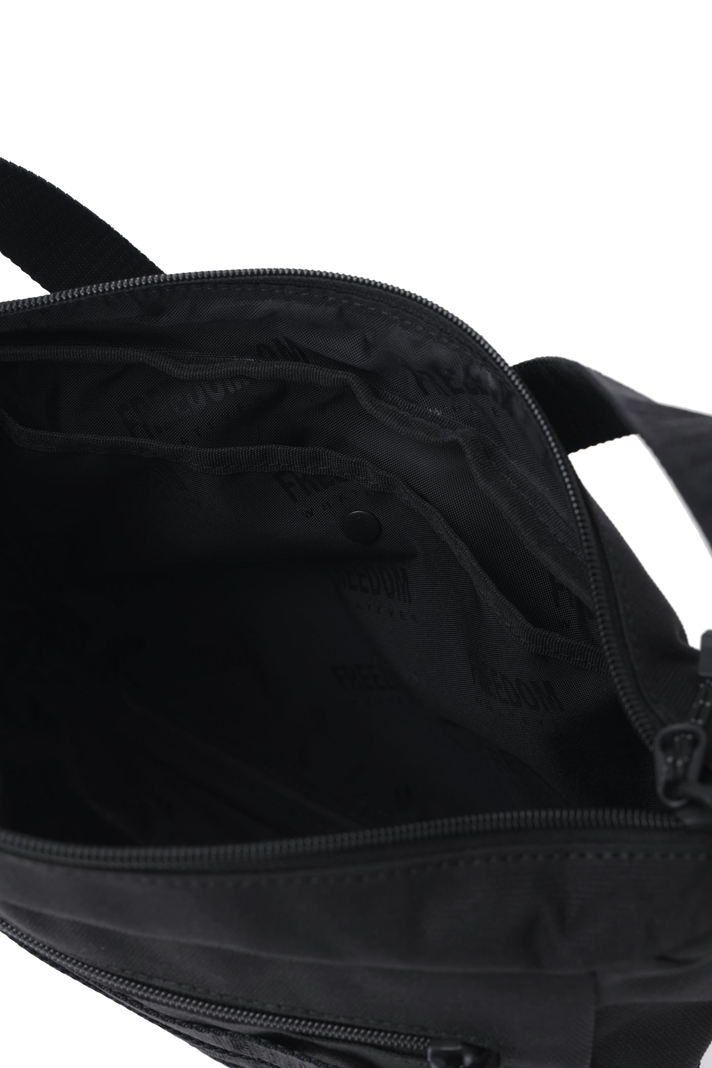 Freedom Sweep Medium Crossbody Bag 5L (Black)