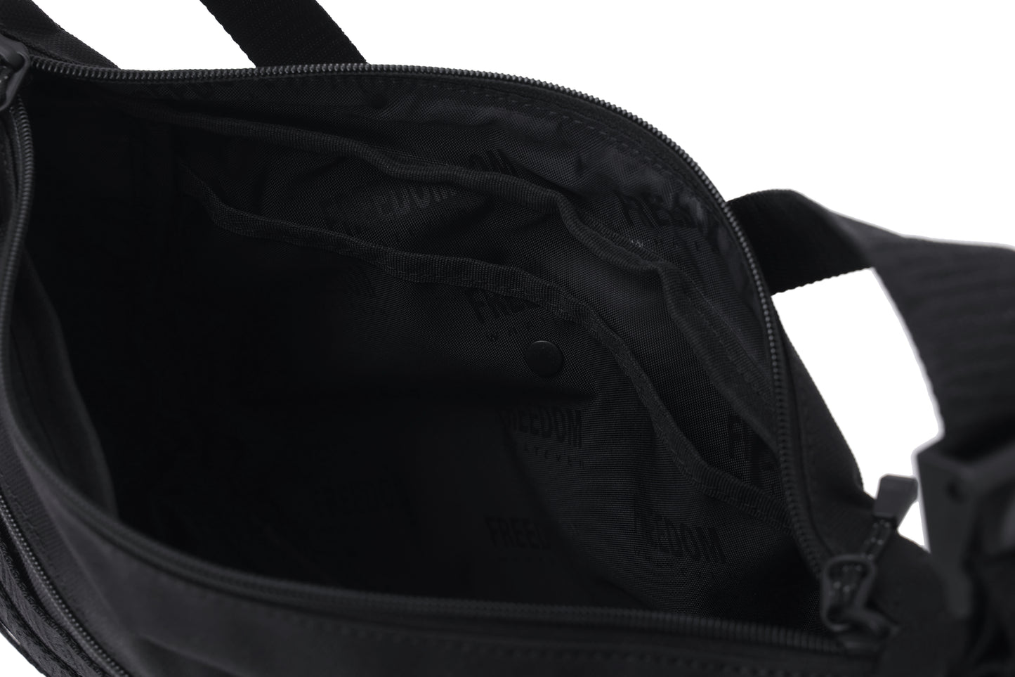 Freedom Sweep Medium Crossbody Bag 5L (Black)
