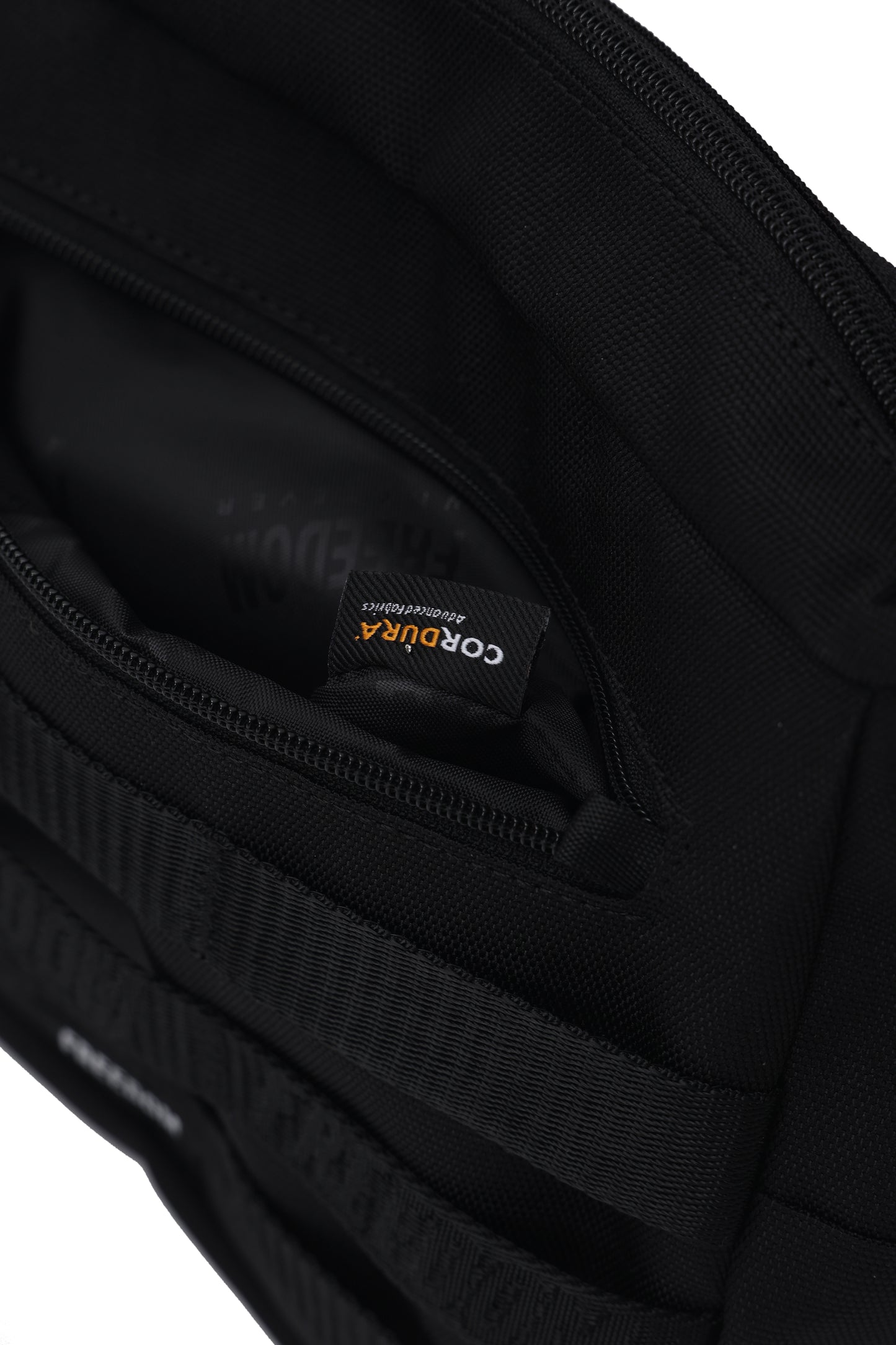Freedom Sweep Medium Crossbody Bag 5L (Black)